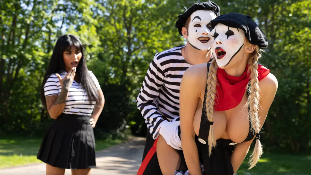 HornyHostel Yasmina Khan And Frances Bentley Sexy Street Mimes