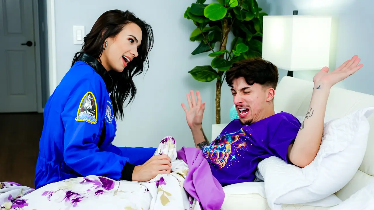 AnalMom Ivy Ireland Houston, We’ve Got a Backdoor Problem